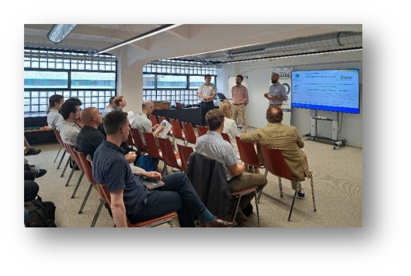 Gruppe von Menschen hören einen Vortrag